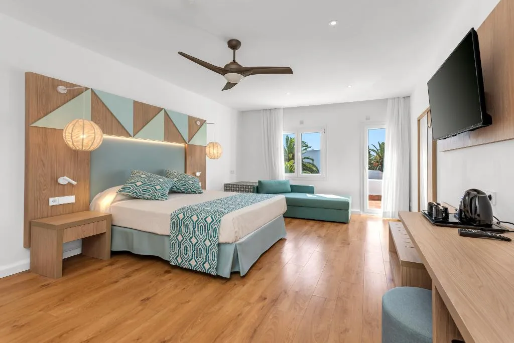 QUADRUPLE STANDARD Room, Hotel Palia Dolce Farniente,, Majorca
