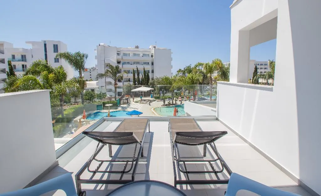 TWIN SUPERIOR POOL VIEW Room, Anesis Hotel, Cyprus