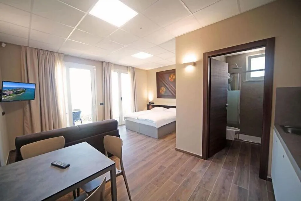 Room, Villa Canneto, Milan