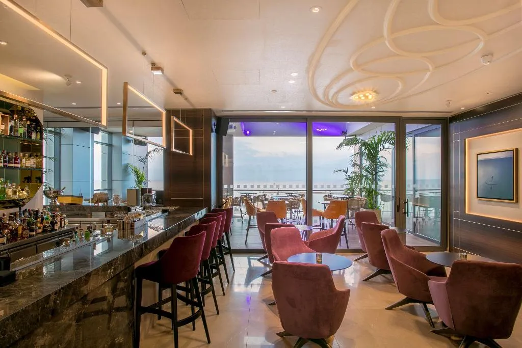 Bar, Radisson Blu Hotel Larnaca, Cyprus