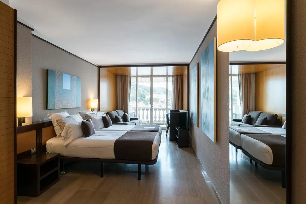TRIPLE DELUXE SEA VIEW Room, Estela Barcelona, Costa Brava