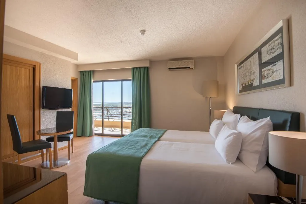 JUNIOR SUITE CAPACITY 3 Room, Vila Gale Marina, Algarve