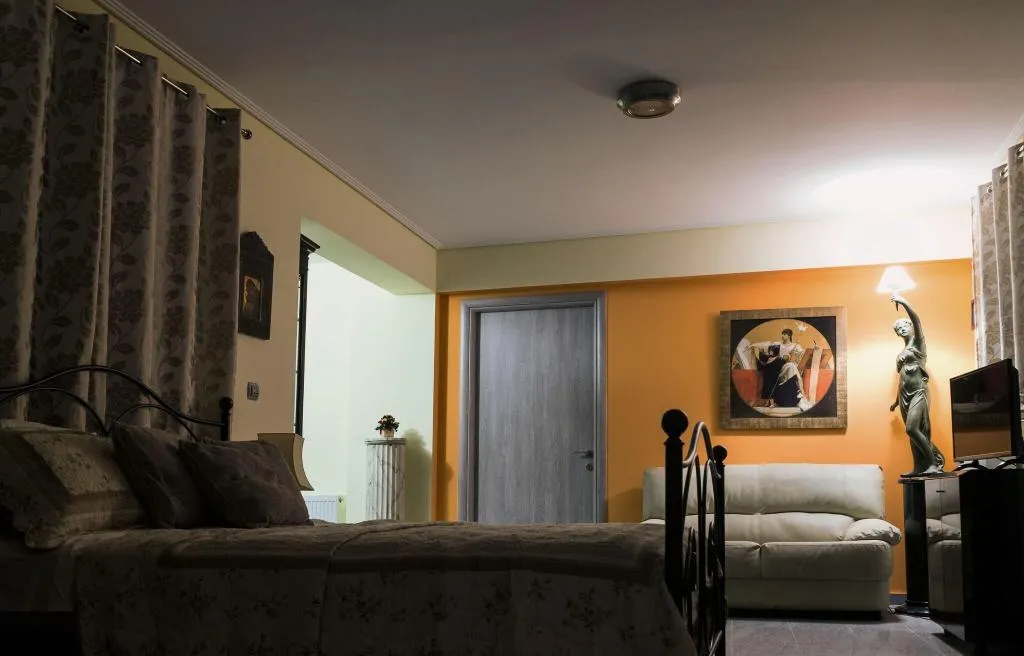 STUDIO GARDEN VIEW Room, Villa d'Irene - near Athens airport, 200 meters fr, Athens