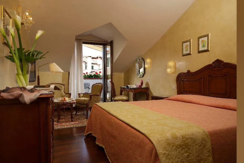 DOUBLE SUPERIOR WITH TERRACE Room, Hotel Bisanzio, Venice