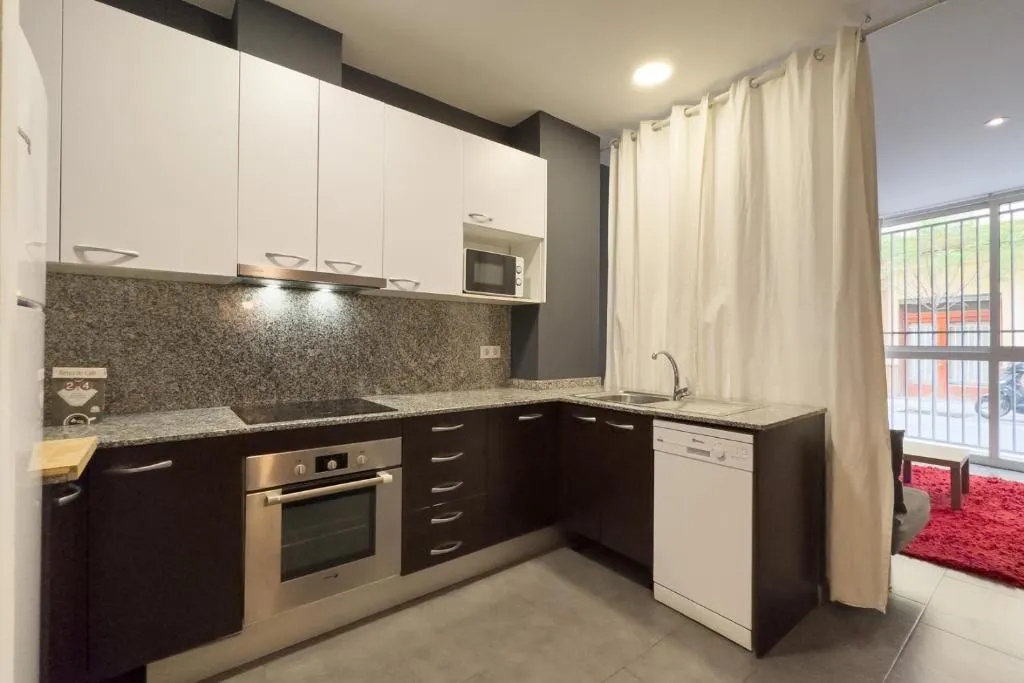 APARTMENT TWO BEDROOMS Room, Ainb Barcelona Sants Apartments, Barcelona