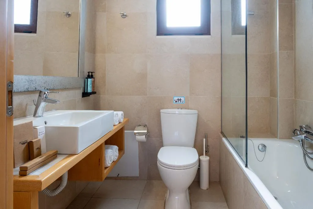 SUITE WITH JACUZZI Room, Miramare Resort & Spa, Crete