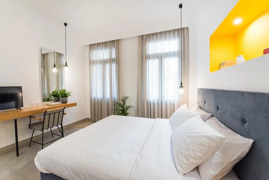 Double or Twin WITH BALCONY Room, MONK Monastiraki Suites, Athens