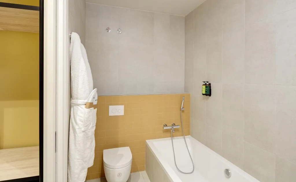 JUNIOR SUITE STANDARD Room, Sercotel Barcelona El Prat, Barcelona