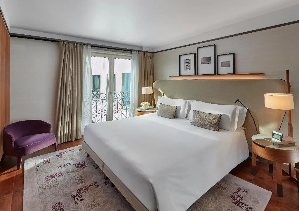 SUITE KING SIZE BED Room, Mandarin Oriental Milan, Milan