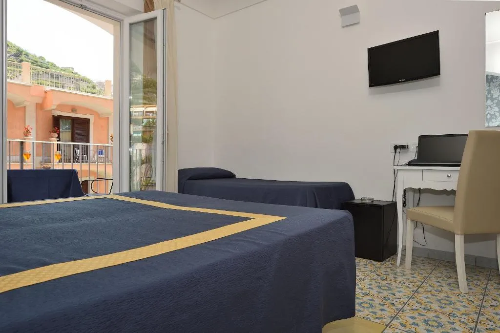 Room, Hotel Settebello, Naples