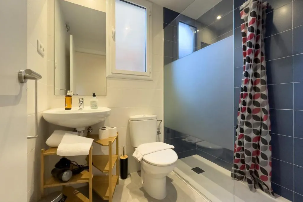 APARTMENT THREE BEDROOMS Room, Ainb Barcelona Sants Apartments, Barcelona