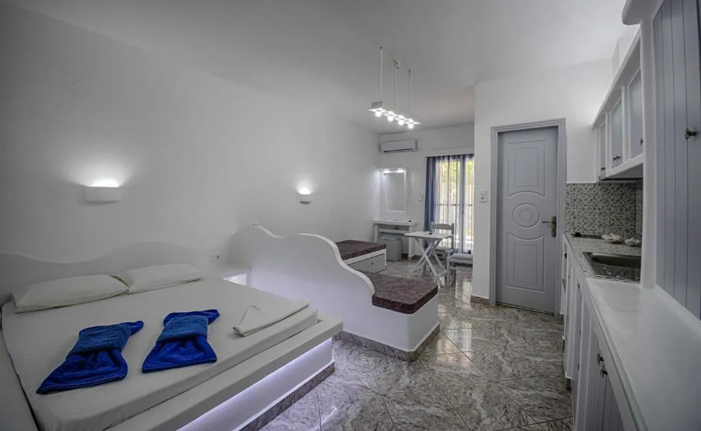 STUDIO GARDEN VIEW Room, Anerousses Hotel, Santorini