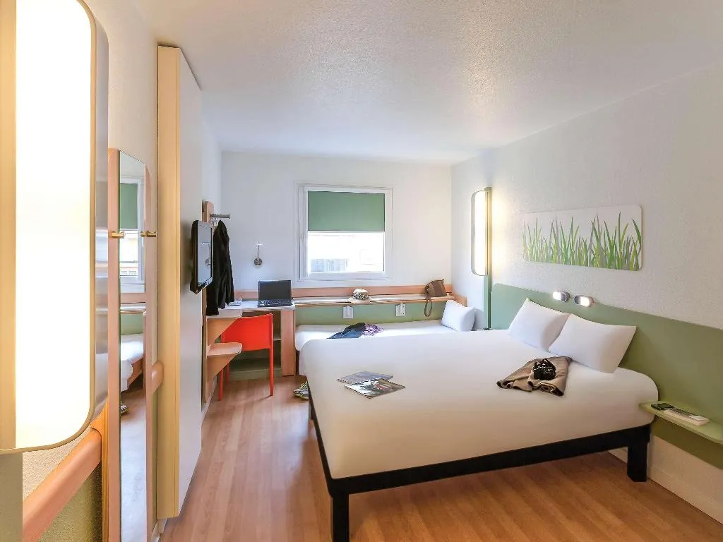 FAMILY ROOM WITH DOUBLE BED Room, ibis budget Valencia Aeropuerto, Valencia
