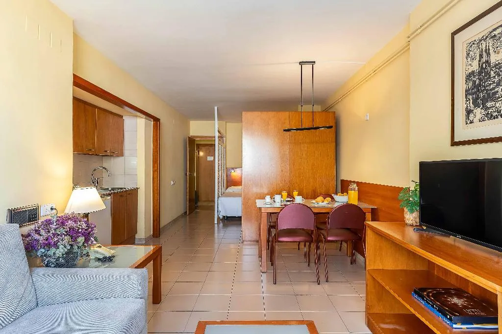 APARTMENT CAPACITY 1 Room, Aparthotel Bertran, Barcelona