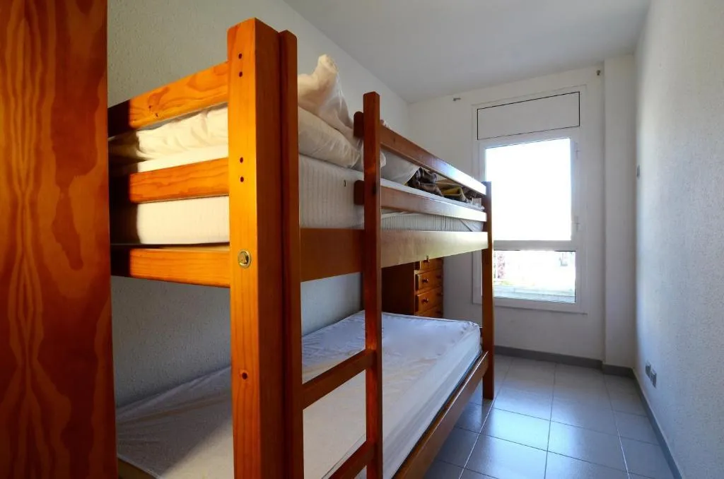 APARTMENT CAPACITY 6 THREE BEDROOM Room, Illa Mar d'Or, Costa Brava