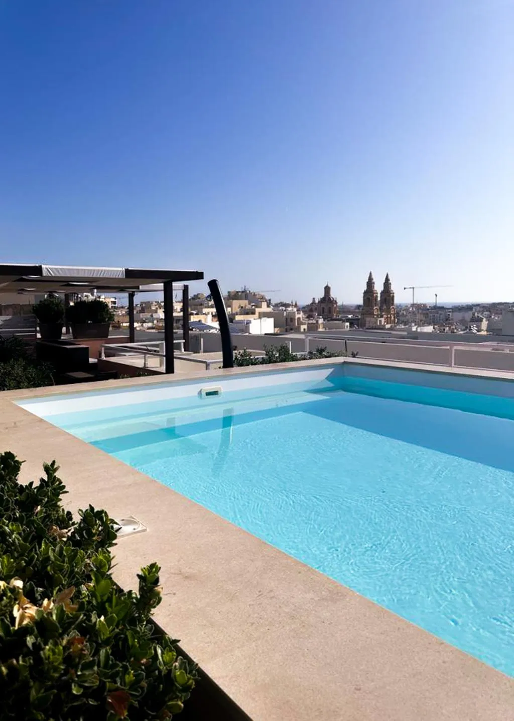 Pool, Ta' Tereza In Manwel Dimech, Malta