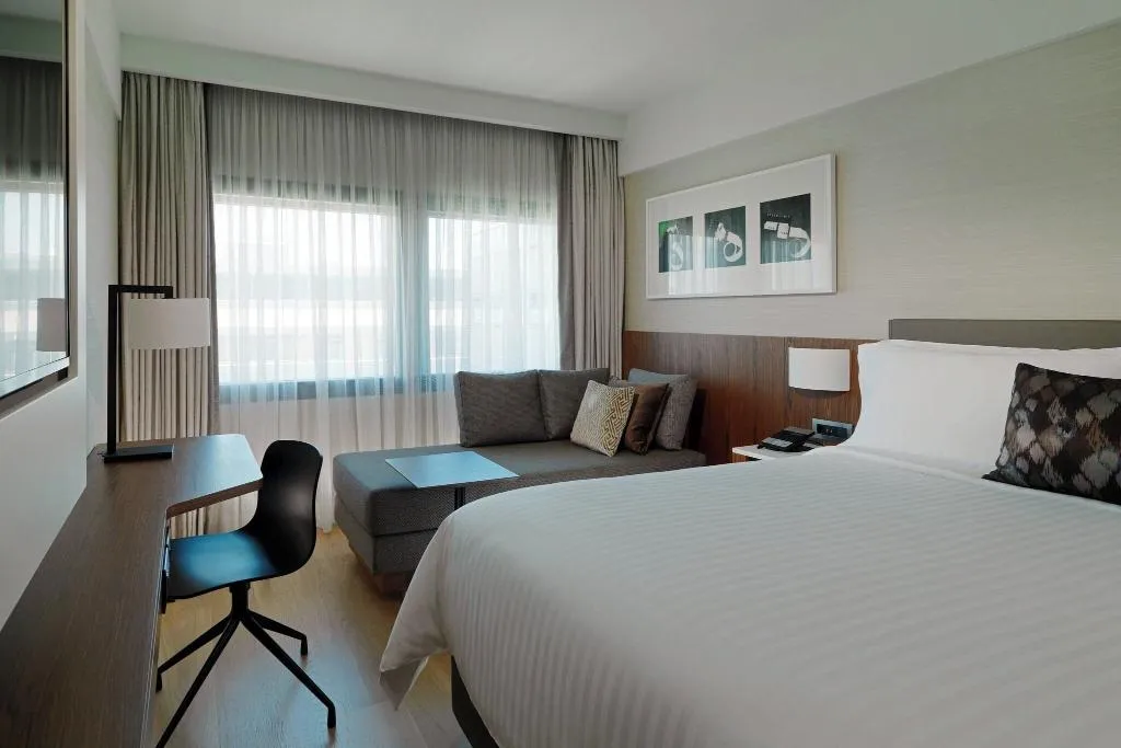 DOUBLE EXECUTIVE KING BED Room, Athens Marriott Hotel, Athens
