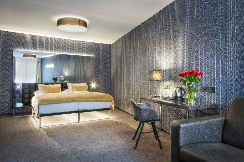 QUADRUPLE DELUXE Room, Mucha, Prague