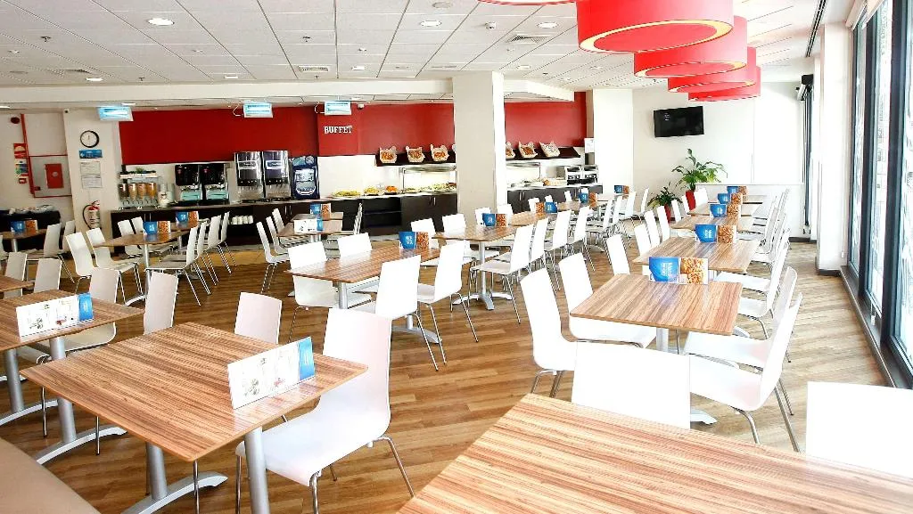 Restaurant, Travelodge Barcelona Poblenou, Barcelona