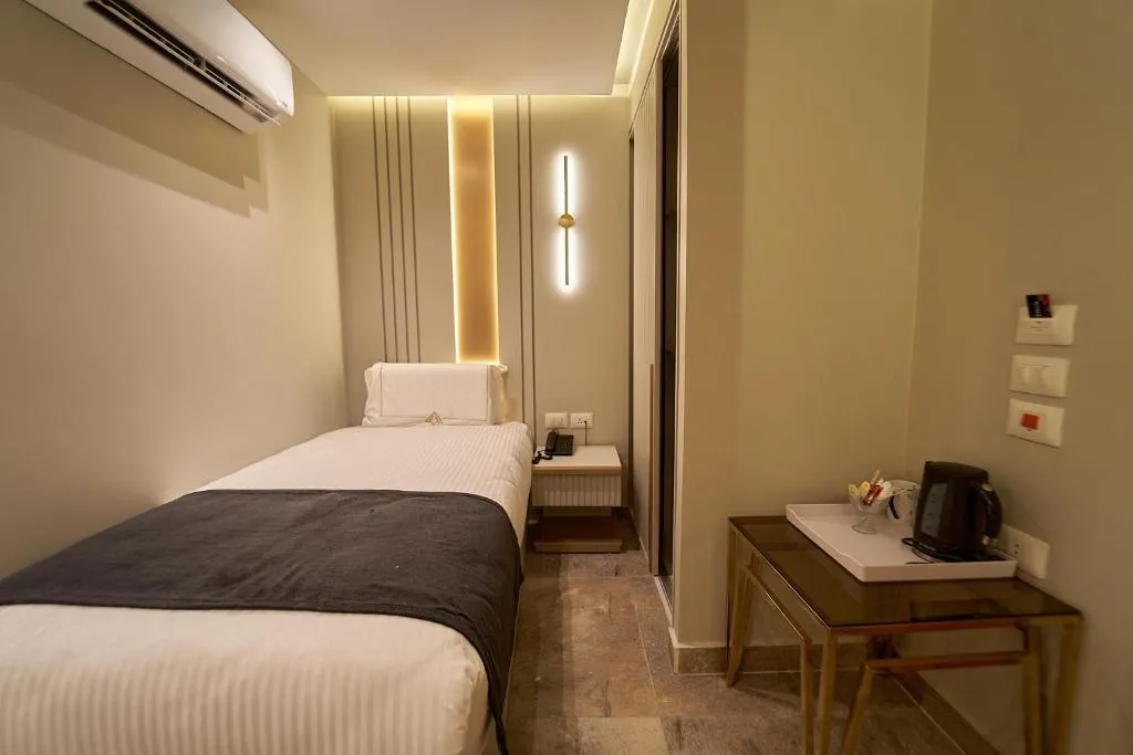 SINGLE STANDARD Room, Pyramids Charm Hotel, Cairo