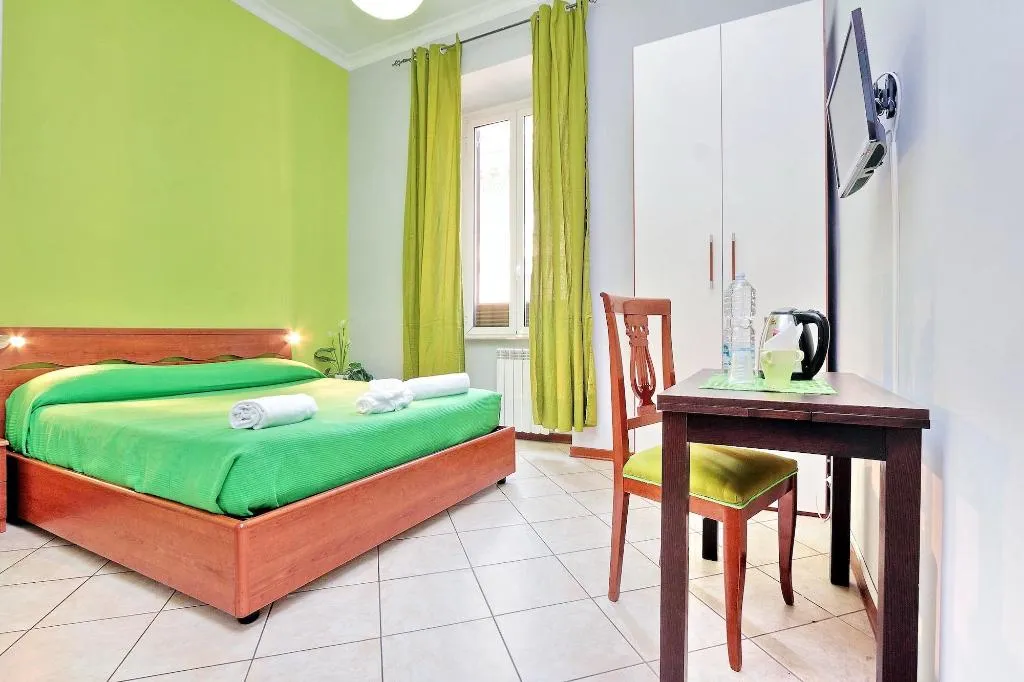 Room, Lucky Domus, Naples