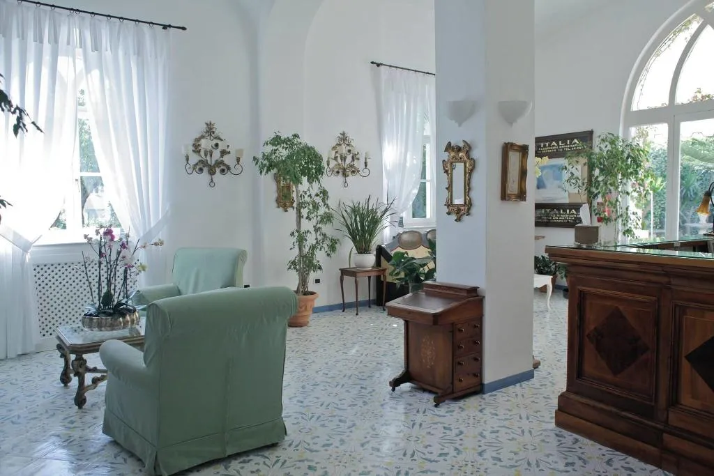 Lobby, Giordano, Naples
