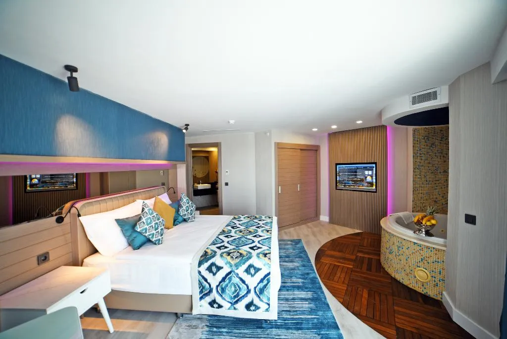 JUNIOR SUITE SEA VIEW Room, Royal Wings Hotel, Antalya