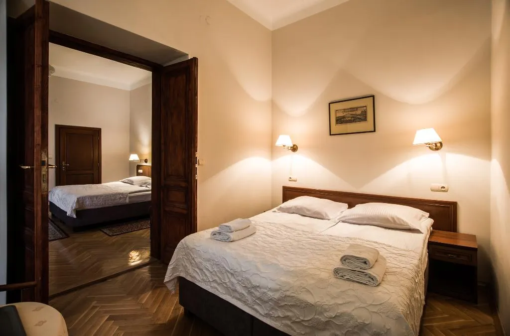 APARTMENT CAPACITY 4 TWO BEDROOMS Room, Aparthotel Basztowa, Krakow