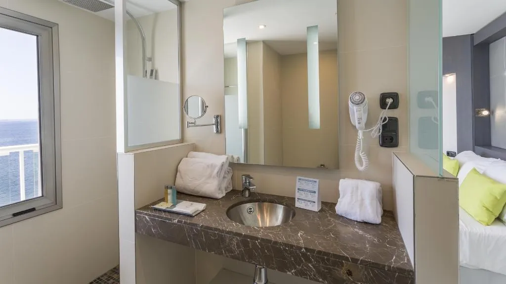 JUNIOR SUITE CAPACITY 3 Room, Sirenis Hotel Tres Carabelas & SPA, Ibiza