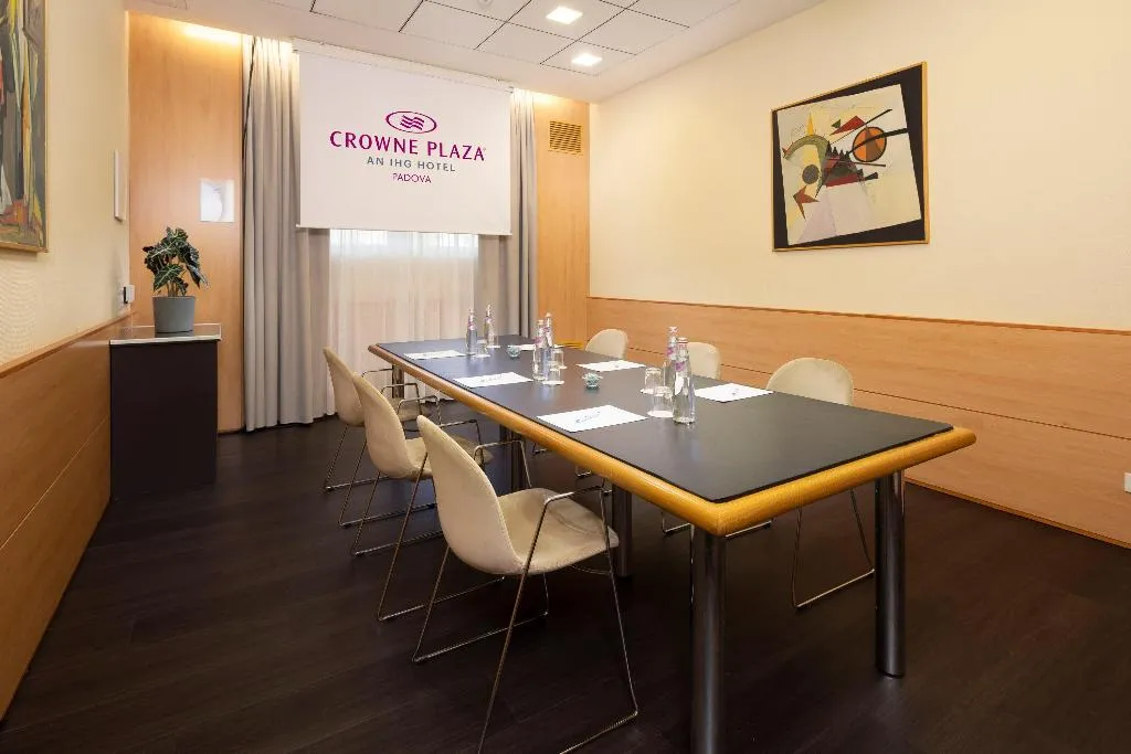 Conferences, Crowne Plaza Padova, Venice
