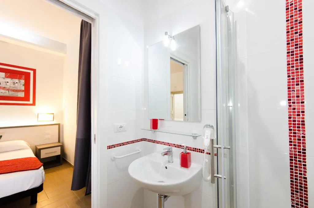Room, Gemme Di Roma, Naples