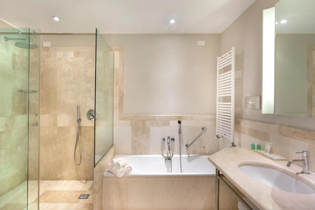 DOUBLE COMFORT Room, Grande Baia Resort & Spa, Olbia