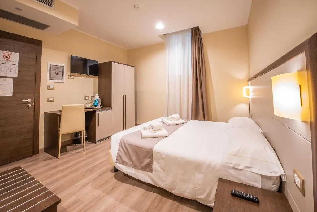 Room, Hotel Rosa, Milan