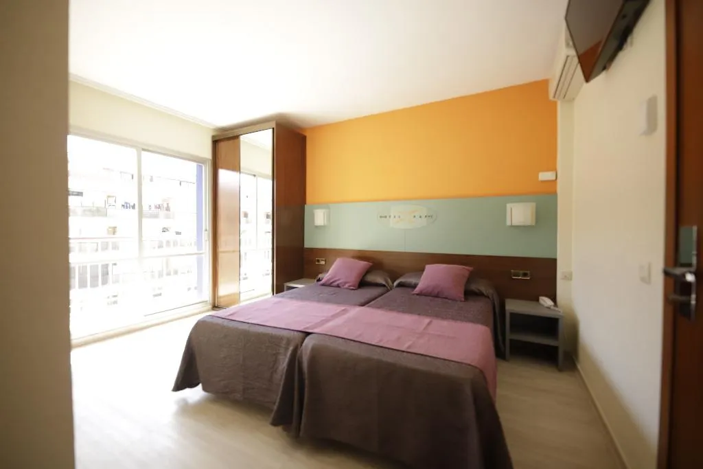 SINGLE STANDARD Room, Papi, Costa Brava