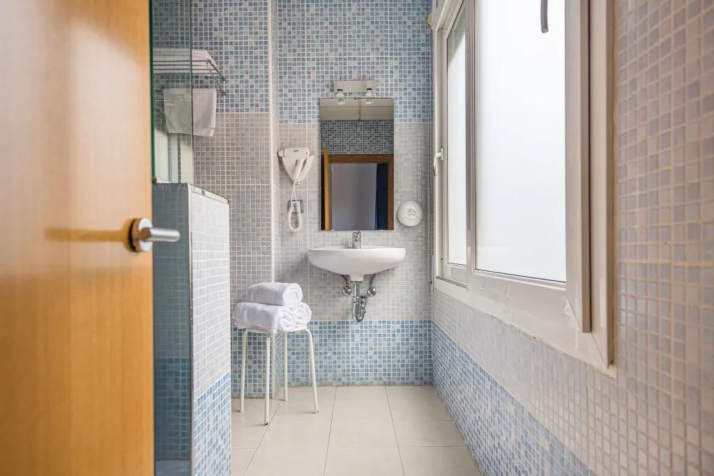QUADRUPLE TWO DOUBLE BEDS Room, Erba By Pillow, Costa Brava
