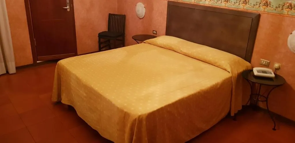 Room, Victoria, Florence