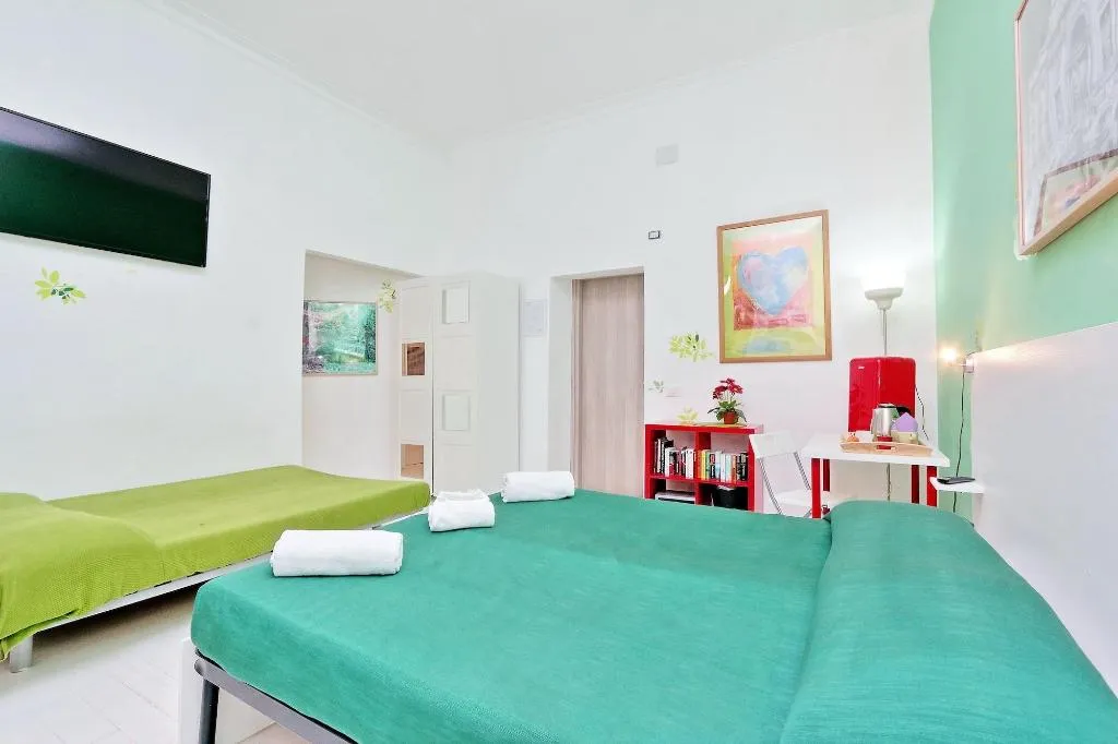 Room, Lucky Domus, Naples