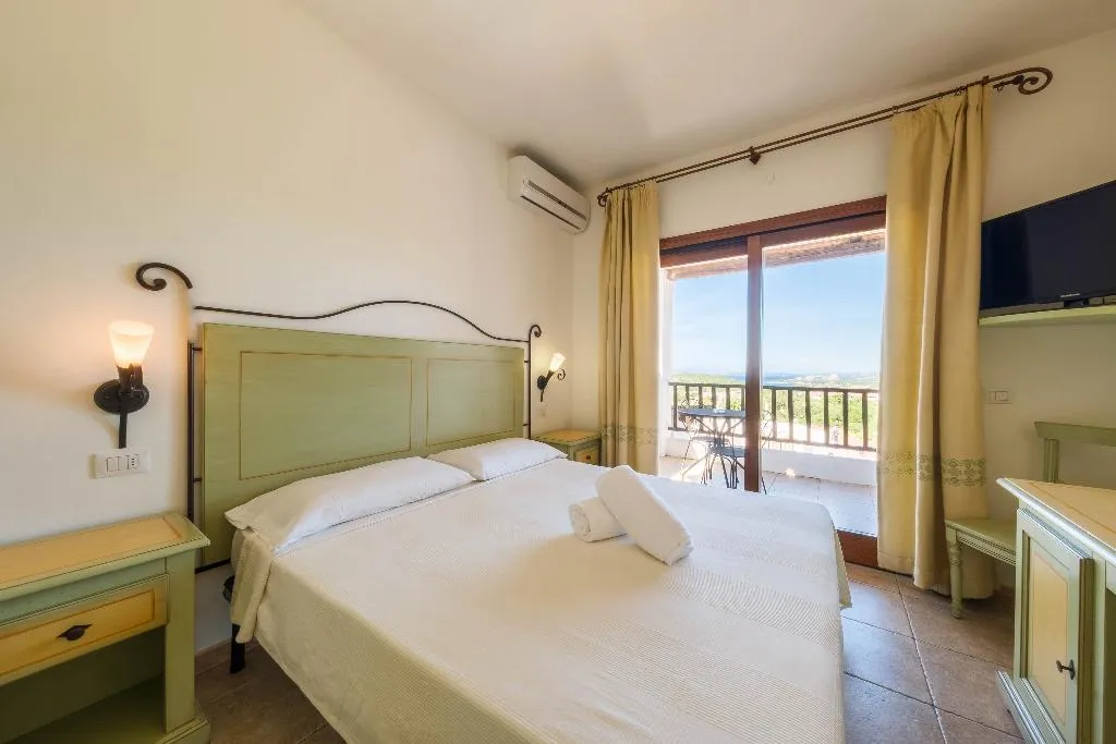 DOUBLE DELUXE SEA VIEW Room, Hotel Pedra Santa, Olbia