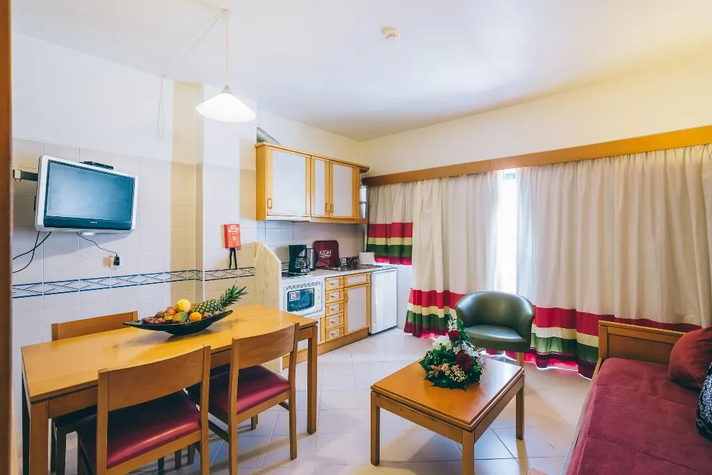 Room, Grand Muthu Forte da Oura, Algarve