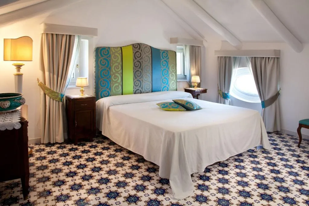 JUNIOR SUITE SEA VIEW KING BED Room, Palazzo Pascal, Naples
