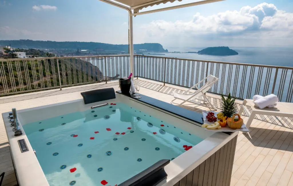 SUITE WITH TERRACE Room, Grand Hotel Serapide, Naples