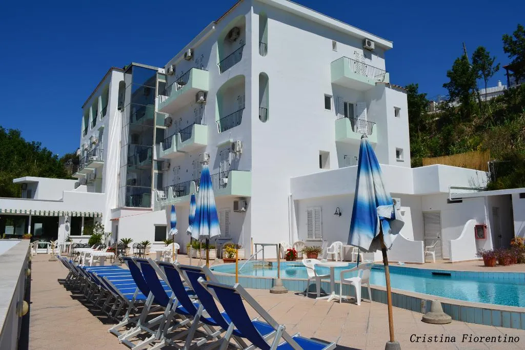 Pool, La Ginestra, Naples