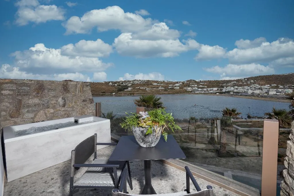 SUITE WITH JACUZZI Room, Aeonic Suites & Spa, Mykonos