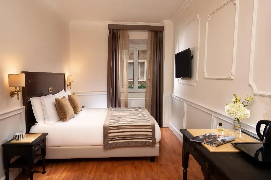 DOUBLE STANDARD Room, del Corso, Rome