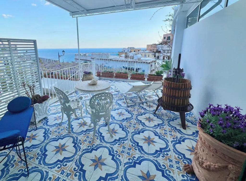 Terrace, Hotel Villa Delle Palme, Naples