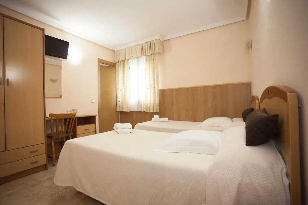 Room, Hostal Los Rosales, Madrid