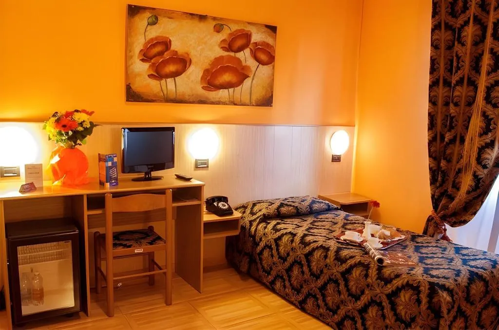 Room, Rex, Milan