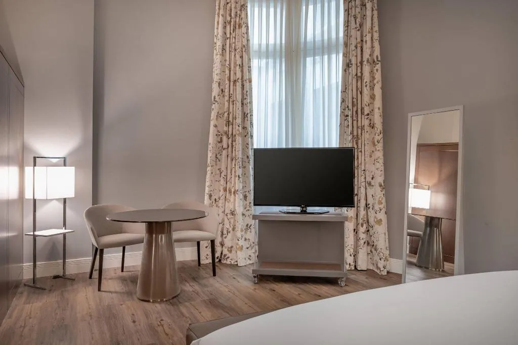Room, AC Hotel Palacio del Retiro Autograph Collection, Madrid