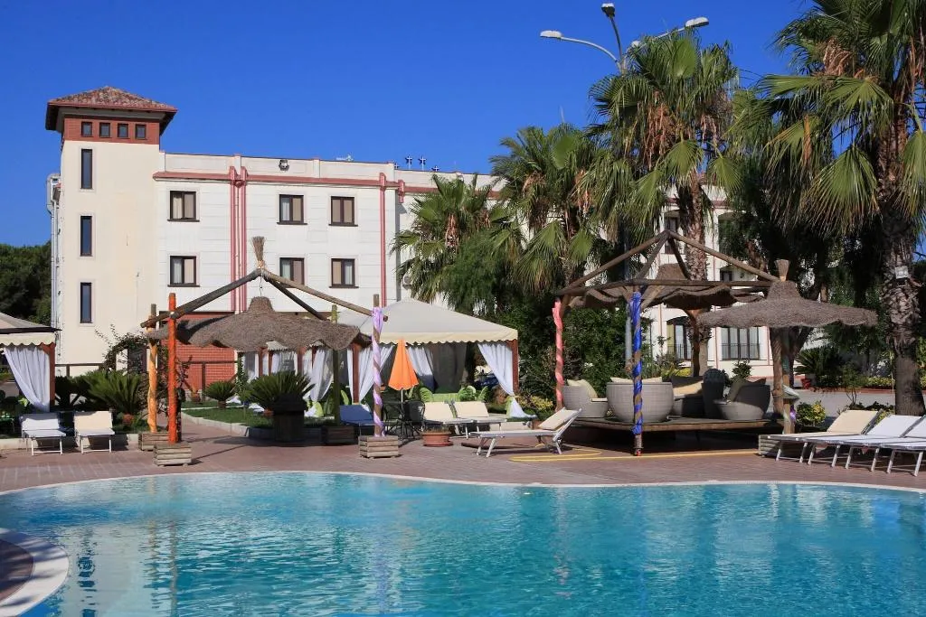Pool, Vassallo Park, Naples