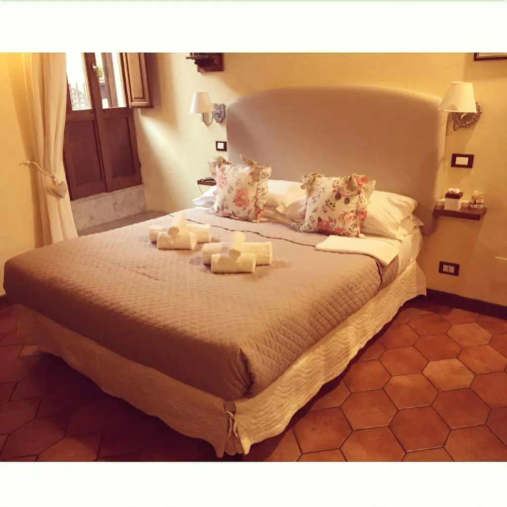 Room, Pettinary Village, Rome